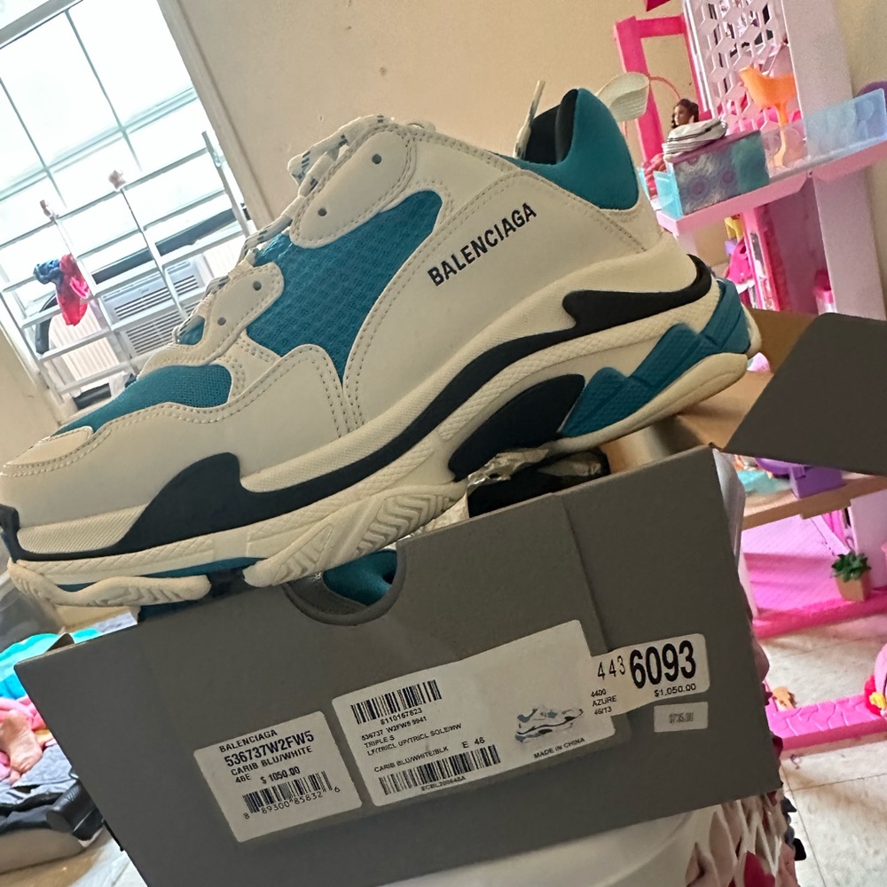 Brand new balinceaga sneakers for men. White & blue. Fire! Only been worn once